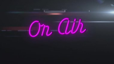 Sinyal yayını için pembe yanıp sönen neon ışıklı çubuklar. Sonra da sönüyor. Neon, yayın, stüdyo, arıza, aydınlatma, dijital