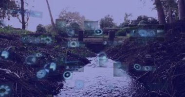 Köprünün altındaki dereden geçen bisikletçi artırılmış gerçekliği aktive ederek tarama izlerini örtüyor. Doğa, açık hava, teknoloji, yenilik, macera, çevre, manzara