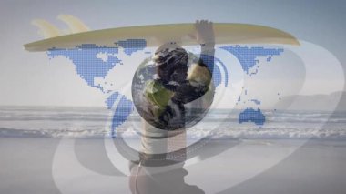 Sörf tahtası kaldıran ve ağırlık değiştiren bir adam seyahat teknolojisi sırasında dünya haritasının üzerinde beliriyor. Macera, keşif, küresel, denizcilik, enerji, hareket, esneklik