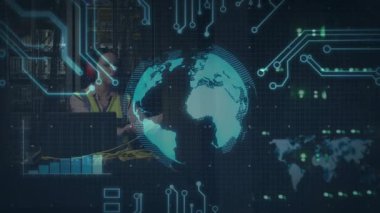 Bilgi işlem merkezi açılıyor. 3 boyutlu dünya yükselen grafiği döndürülüyor. Teknoloji yama kabloları bağlanmayı sağlıyor. Teknoloji, siber güvenlik, dijital altyapı, yenilik, ağ, bağlantı, sanayi