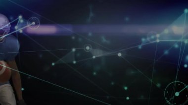 Futbolcu, dönen topun teknoloji arenasına girişini izliyor, topa vururken yumrukları yakalıyor. Sporcu, stratejik, gelecekçi, dijital, eylem, sanal, bağlantı