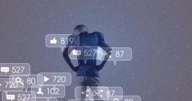 Kozmosta futbolcu canlandırma yaparken animasyon ölçümleri sosyal bağlılık göstermek için güncelleniyor. Sporcu, gelecekçi, dijital, performans, teknoloji, güç, canlılık