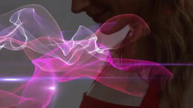 Pembe dijital kurdele, aşçılığın malzemelerini doğramadan önce dalgalanıyor. Teknoloji, yenilik, modern, dinamik, yaratıcılık, zanaat, estetik