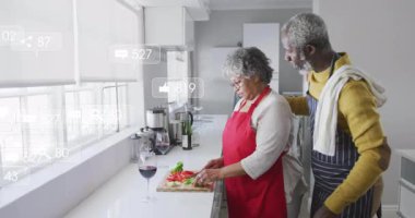 Sebze doğrayan çiftler sosyal medya pazarlama ikonları yüzüyor, nişan yükseliyor. Aşçılık, mutfak, birliktelik, kutlama, yaşam tarzı, modern, canlı