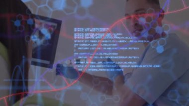 Doktor tarama sondasını tutuyor ve tanıyı gösteren DNA sarmalını çalıştırıyor. Tıbbi, tanı, fütürist, teknoloji, sağlık, araştırma, laboratuvar