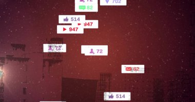 Yüzen sosyal medya bildirim simgeleri şehrin silueti üzerinde parlıyor, nişan değerlerini gösteriyor. Fütürist, dijital, enerjik, kentsel, soyut, teknolojik, veri