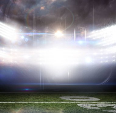 Stadyumun projektörlerini gösteren düz bir dizayn. Yeşil çimlerin üzerinde sisli bir parıltı var. 30 yard çizgisinde. Atletizm, spor, gece, dramatik, aydınlatma, açık hava, yarışma