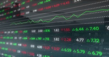 Alacakaranlıkta şehrin ufuk çizgisini kaplayan hisse senetleri gösteriliyor, rakamsal alıntılar ve yeşil çizgi grafiği ile. Finans, teknoloji, dijital, analitik, kentsel, yatırım, veri görselleştirme