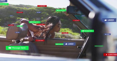 Üstü açılır yolcu kapısından sarkan, yolda üstsüz ve güneş gözlüklü, ikonlu Hintli bir kadın. Açık hava, macera, yaşam tarzı, modern, boş zaman, canlı, seyahat