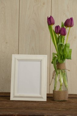 Photo frame and flower vase on table, Close-up