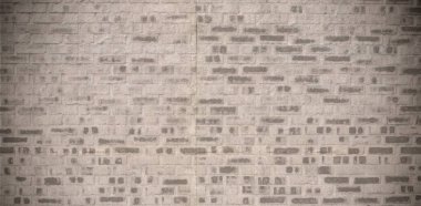 Bej rengi tuğla duvar ince bir hava akımı ve düz dizaynlı merkezi dikişli havan topu çizgisi gösteriyor. Sanayi, doku, kentsel, dekoratif, minimalist, inşaat, mimari