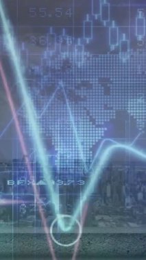 Şehir manzarasının havadan görüntüsüne karşı dünya haritasında istatistiksel veri işleme animasyonu. Bilgisayar arayüzü ve iş veri teknolojisi kavramı