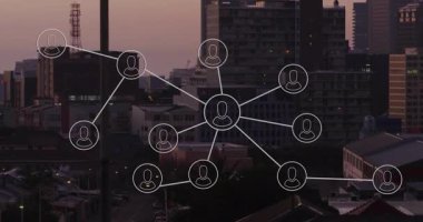 Görüntü kaybolduğunda, ağ canlandırma düğümleri bağlantı demosu için avatarlara aktifleştirilir ve sonra silinir. Teknoloji, bağlantı, dijital, iletişim, yenilik, siber, sibernetik