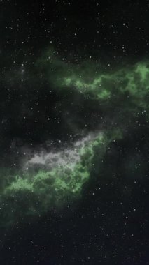 Bulutların üzerinde parlayan yeşil ışığın ve siyah arkaplanda parlayan yıldızların animasyonu. ışık ve hareket kavramı dijital olarak oluşturulmuş video.