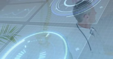 Mavi holo UI steteskopla ortaya çıkan erkek doktoru muayene için tıbbi verileri analiz ediyor. Fütüristik, teknoloji, sağlık, profesyonel, yenilik, görselleştirme, dijital