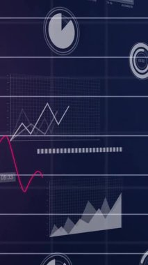 Karanlık arka planda finansal veri işleme animasyonu. Küresel finans, iş, bağlantılar, hesaplama ve veri işleme kavramı dijital olarak oluşturulmuş video.