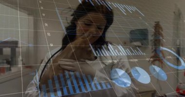 Veteriner köpek yavrusu giriyor ve kaldırıyor steteskop yerleştiriyor holografik sağlık tablolarını etkinleştiriyor. Veteriner, hayvan, sağlık, teknoloji, tanı, klinik, hayvan bakımı