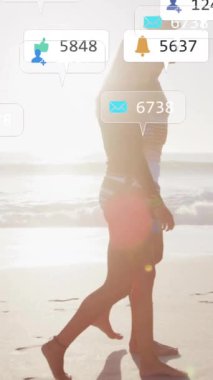 Sosyal medya nişan ikonları plajda yürüyen kişi üzerine animasyon. teknoloji, iletişim, etkileşim