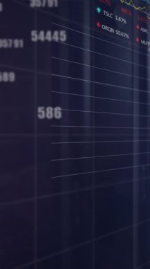 Bilgisayar sunucu odasındaki rakamların değiştirilmesi ve borsa veri işleme animasyonları. Küresel ekonomi ve iş veri depolama teknolojisi kavramı