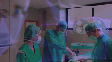 Tıbbi hemşire hava yolunu sağlama alıyor ve cerrahlar gazlı bez paylaşımı yapıyor. Sağlık, takım çalışması, kesinlik, tıbbi, steril, ameliyat, klinik