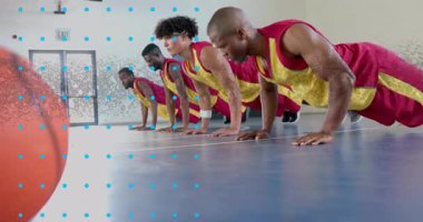 Grup girişleri basketbol antrenmanlarına sahada mavi nokta izleme ölçüleriyle başlıyor. Sporcular, fitness, power, team work, training, dynamic, motion