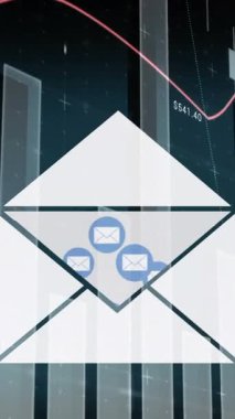 İstatistik ve finansal veri işleme ile posta simgelerinin animasyonu. küresel sosyal medya, iş dünyası, dijital arayüz, teknoloji ve ağ konsepti dijital olarak oluşturulmuş video.