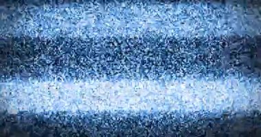 Açık mavi koltukta oturan adam dizüstü bilgisayarda yazarken arıza dizileri teknik projeyi engelliyor. Teknoloji, yenilik, dijital, modern, çalışma alanı, işbirliği, üretkenlik