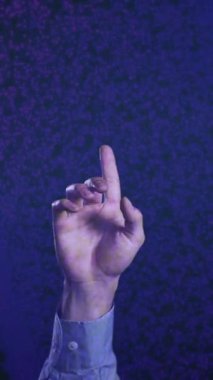 Dijital asma kilit ve veri dalgaları siber güvenlik animasyonunu gösteriyor. teknoloji, şifreleme, koruma, internet, ağ