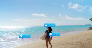 Sosyal medya ikonları olarak ortaya çıktıktan sonra sörf tahtasıyla yürüyen kadın sörfçü yükselen bir nişanı simgeliyor. Macera, açık hava, enerjik, canlı, yaşam tarzı, boş zaman, sahil