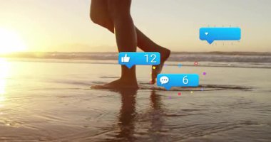 Ön ayağının suya değmesi, gün batımında ıslak sahil boyunca yükselen sosyal medya simgelerine neden oluyor. Kıyı, dinginlik, minimalizm, rahatlık, yansıma, günbatımı, dijital