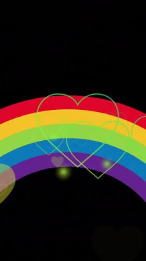 Siyah arka planda gökkuşağı üzerinde gökkuşağı kalplerinin animasyonu. Gurur ayı, lgbtq, insan hakları ve eşitlik kavramı dijital olarak oluşturulmuş video.