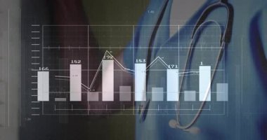 Doktorun akıllı telefonu kaldırması animasyon değerleri olarak konuşuyor. Uzaktan inceleme için hayati işaret çizelgelerini güncelliyor. Sağlık, teletıp, teknoloji, tanı, profesyonel, veri görselleştirme, yenilik