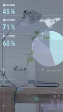 Ofis masasındaki ekipmanlarla istatistiksel veri işleme animasyonu. Bilgisayar arayüzü ve iş veri teknolojisi kavramı