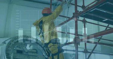 İmalat işçisi karabina iskelesi çubuğu güvenliğini sağlıyor ve güvenlik için çubuk grafik örtülerini etkinleştiriyor. Sanayi, güvenlik, teknoloji, inşaat, veri görselleştirme, mühendislik, kesinlik