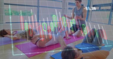 Beden eğitimi eğitmeni bayanları mekik çekerken grafikleri takip ediyor. Egzersiz, sağlık, motivasyon, kaporta, teknik, eğitim, ilerleme