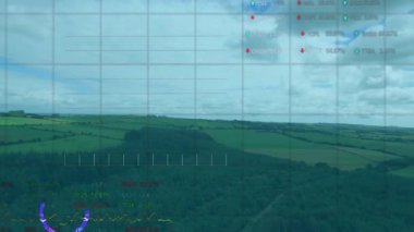 Havadan bakıldığında, çiftlik istatistiklerini görselleştirirken veriler kayboluyor ve canlandırılıyor. Teknoloji, veri görselleştirme, analitik, dijital, arayüz, manzara, yenilik