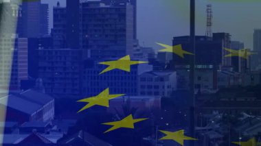 Açılış sahnesi AB bayrağının ufuk çizgisinde kayarak alacakaranlık manzarasını gözler önüne seriyor. Kentsel, gökyüzü, alacakaranlık, şehir manzarası, soyut, modern, atmosferik