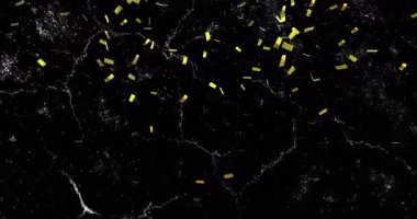 Sürüklenen altın dikdörtgenlerle tetiklenen konfeti, siyah zemin üzerinde dönen titreşen bulut oluşturuyor. Lüks, kutlama, soyut, hareket, ışıltı, dijital sanat, zarafet