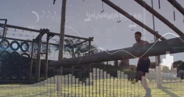 Tişörtsüz sporcu koşuyor, dalga formlarıyla kirişe tırmanıyor, yüksek çözünürlüklü izleme performansı gösteriyor. Atletizm, spor, spor, hareket, eğitim, ilerleme