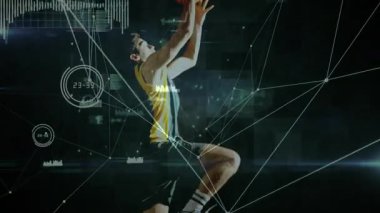 Basketbol oynayan ve veri çizgilerinde koşan bir sporcu spor analitiğini gösteren bir smaç basıyor. Sporcu, performans, teknoloji, fitness, yenilik, rekabet, dinamik
