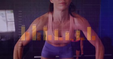 Halteri tutan kadınlar kaldırma işlemini başlatıyorlar ve spor salonunda üstten baskı uyguluyorlar. Dijital ölçüler animasyonu. Fitness, power, team work, yetkilendirme, spor, motivasyon, aktif giyim