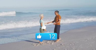 Üst düzey bir çift kumsala yaklaşıyor, sosyal medyayı 8 'den 95' e yükseltiyor. Romantizm, bağlantı, mutluluk, kutlama, açık hava, samimiyet, neşe