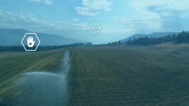 Sulama kolu çerçeveye girerken sulama alanına neden olurken hex simgeleri güncelleme ölçümleri ortaya çıkıyor. Hassas tarım, akıllı tarım, sürdürülebilirlik, teknoloji, çevresel etki, mahsul üretimi, açık hava