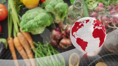 Başlangıçta 3 boyutlu küre, mutfak aletleri demo için kayarken sola doğru dönen sebzeler. Küresel mutfak, taze üretim, mutfak çeşitliliği, mutfak eşyaları, dijital tasarım, sağlıklı yaşam, uluslararası malzemeler