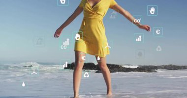 Gelgit havuzunda ağırlığını değiştiren bir kadın eko ikonları aktifleştiriyor. Dans ederek sahilde çevre bilincini arttırıyor. Doğa, sağlık, sürdürülebilirlik, uyum, dinginlik, yaşam tarzı, çevre