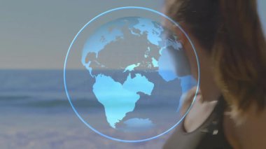 Yetişkin bayan sporcu, Asya-Pasifik görüşünü açığa çıkaran dönen dijital teknolojiyi devreye sokuyor. Dijital, dinginlik, modern, yenilik, keşif, navigasyon, refah