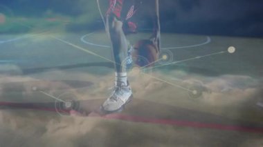 Basketbolcu zıplayan topa rehberlik ediyor, veri görselleştirme ve sis için ağ örtüsü başlatılıyor. Dinamik, atletik, fütüristik, performans, dijital, hareket, rekabet