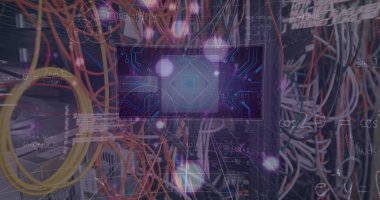 Ethernet kabloları sunucu odasında dijital kaplamalı LED ışıklarla panellerde çalışıyor. Ağ, teknoloji, fütürizm, siber güvenlik, altyapı, dijital, yenilik