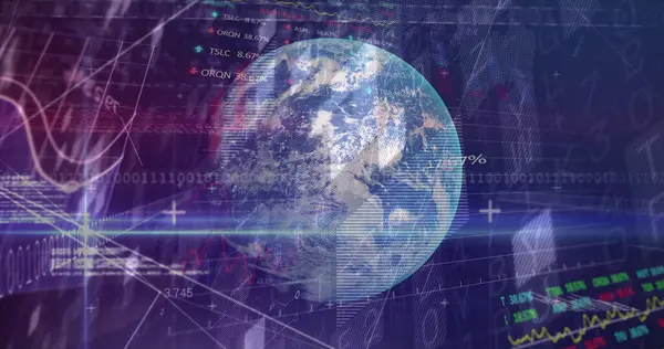 Yüksek teknoloji arayüzü, hisse senetleri ve ikili kodlarla dönen 3 boyutlu Dünya küresi görüntüleniyor. Fütüristik, veri görselleştirme, dijital arayüz, finansal analiz, teknoloji, yenilik, sanal ağ