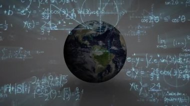 Küre, matematiği görselleştiren sürüklenen denklemler ve ışınlarla Dünya 'nın 3 boyutlu dönüşünü başlatırken soluyor. Coğrafya, eğitim, yenilik, fütürizm, veri görselleştirme, teknoloji, bilim